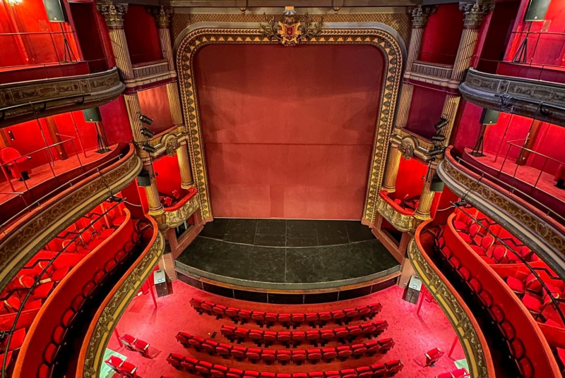 p-theatre-415